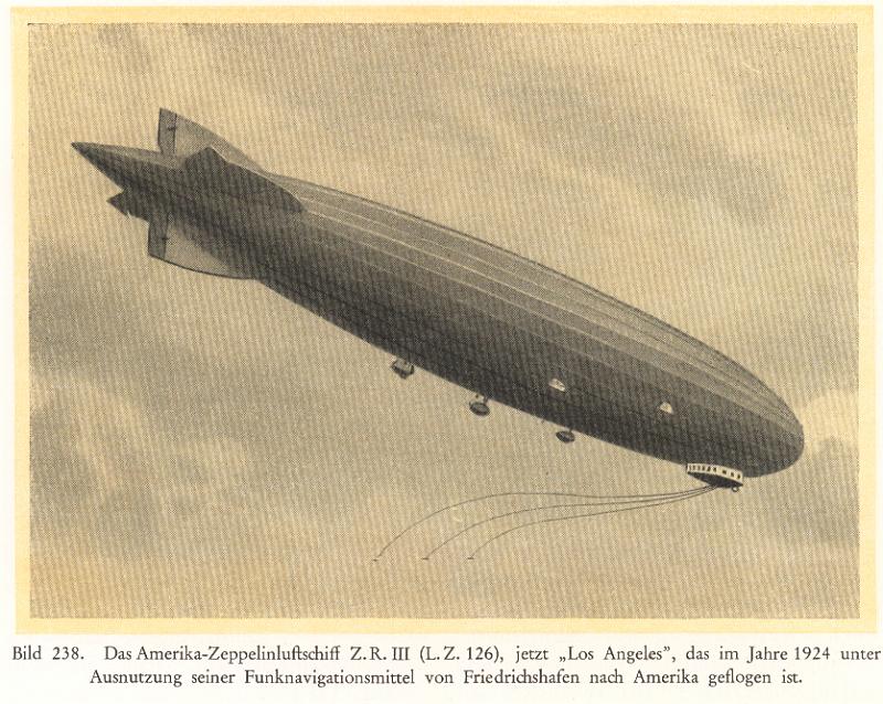 300.png - Zeppelin américain "Los Angeles", équipé de navigateur radioélectrique, assurant le vol Friedrichshafen - Amérique en 1924